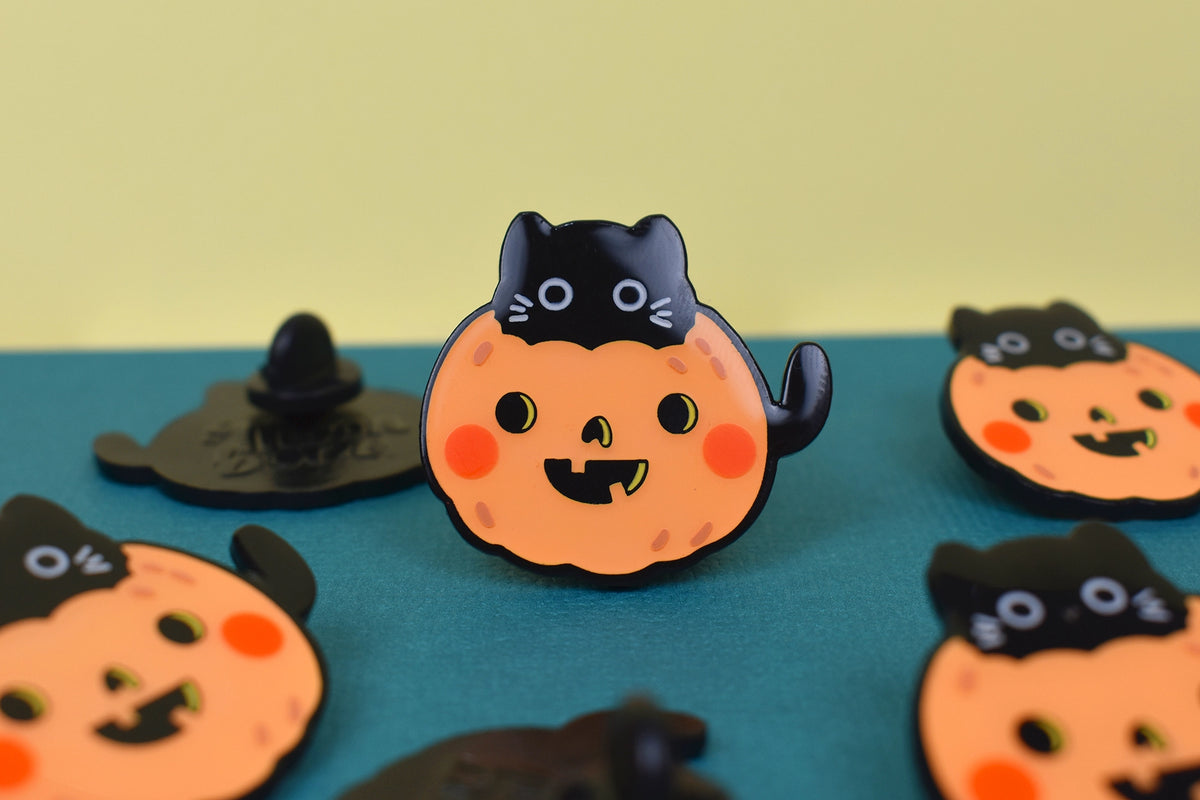 Cat-'o-Lantern Enamel Pin